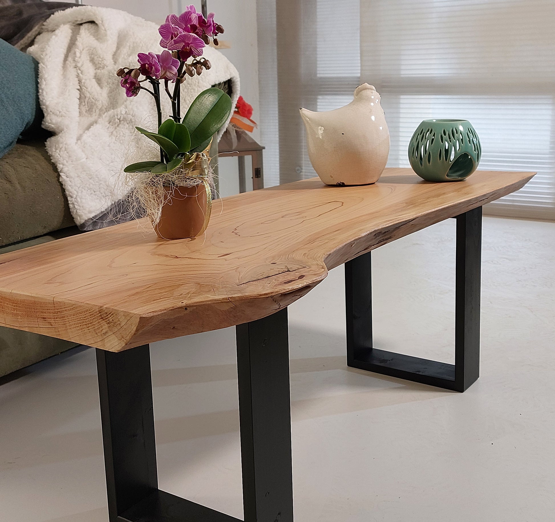 Tavolino per divano o TV in legno massello industrial – L'Artigiano del  legno